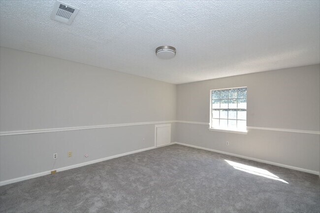 Building Photo - 538 Longview Dr