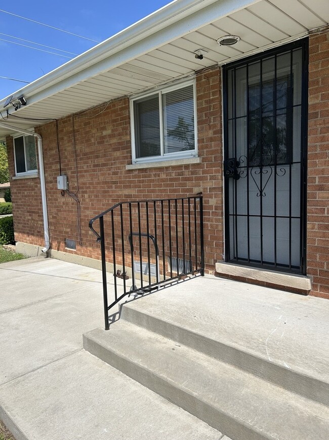 Building Photo - 208 Walter Dr