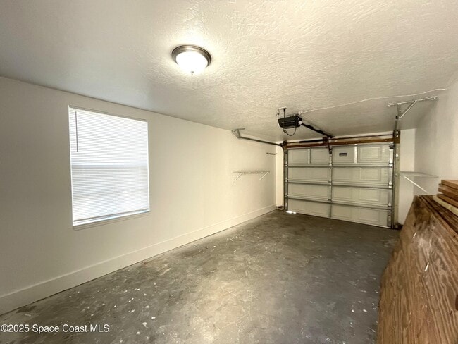 Building Photo - 740 Spring Valley Dr
