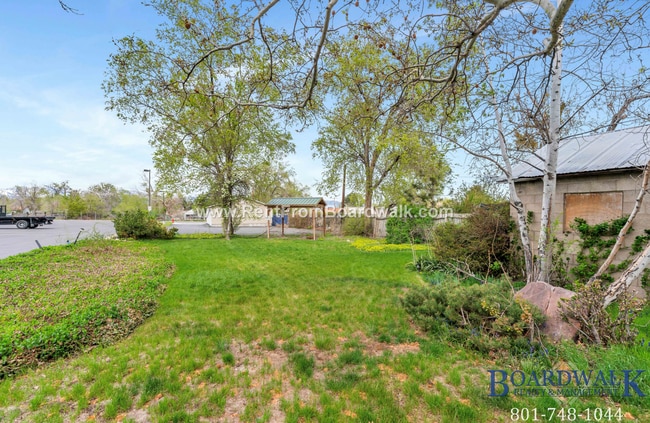 Building Photo - Charming Tooele Rambler with HUGE backyard!
