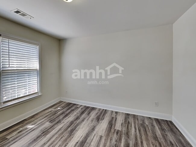 Building Photo - 956 Chippewa Oak Dr