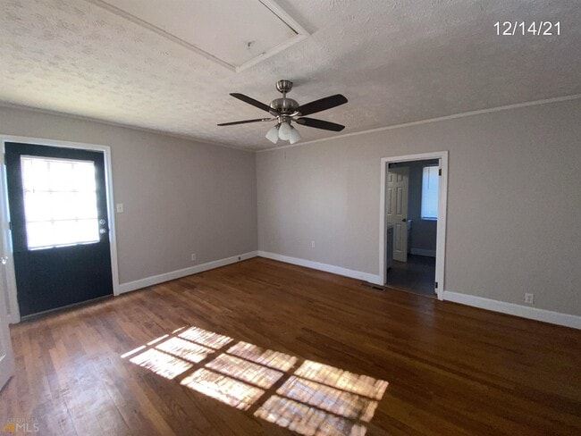 Building Photo - 107 Ford St