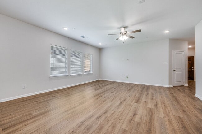 Building Photo - 4013 Bluestem Blvd