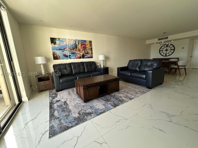 Building Photo - 2500 Parkview Dr