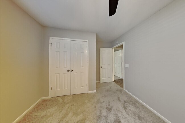 Building Photo - 3902 Spring River Dr