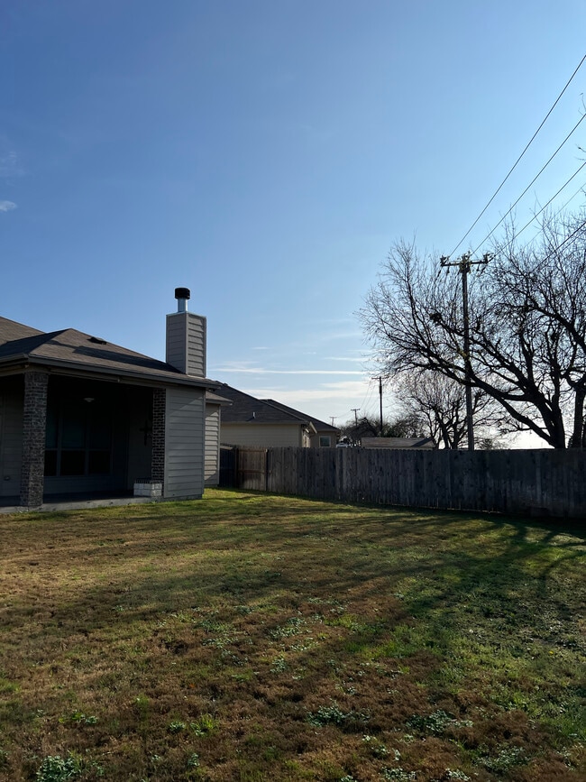 Building Photo - 8119 Redbrush