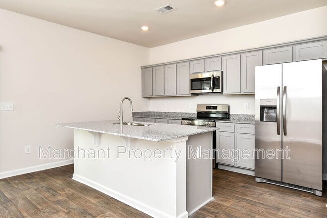 Building Photo - 27 English Ct