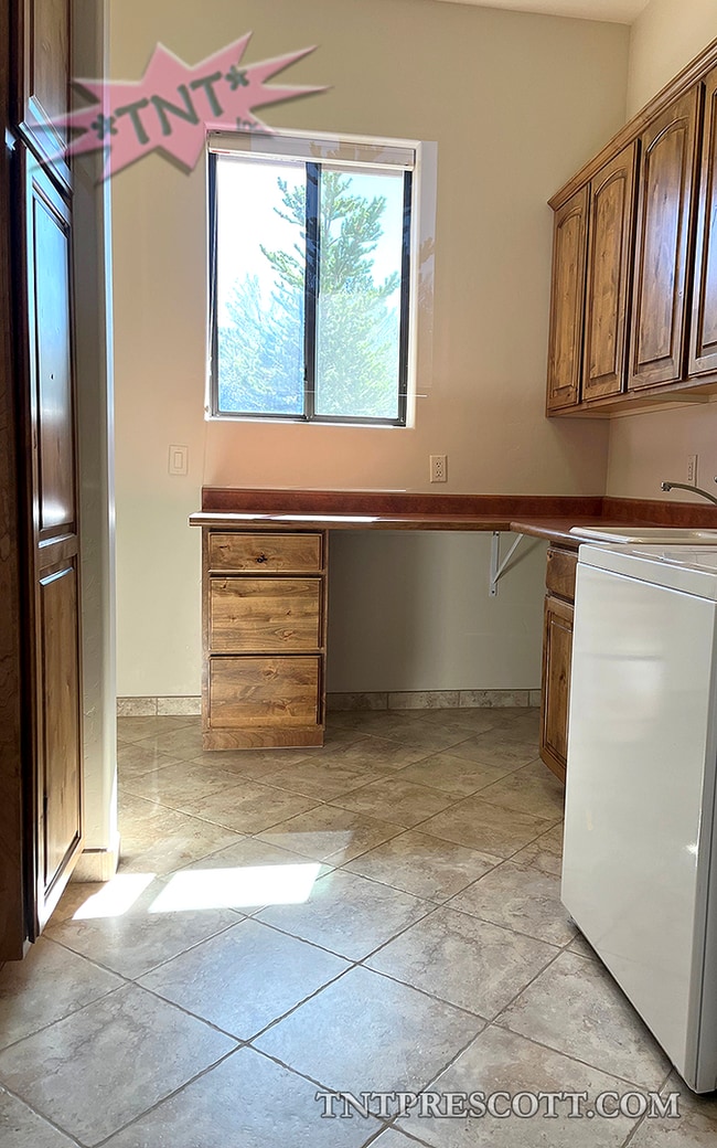 Building Photo - Home in Forest Trails HOA ~ Winter Special!!!