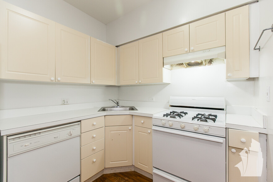 Building Photo - 917 W Dakin St