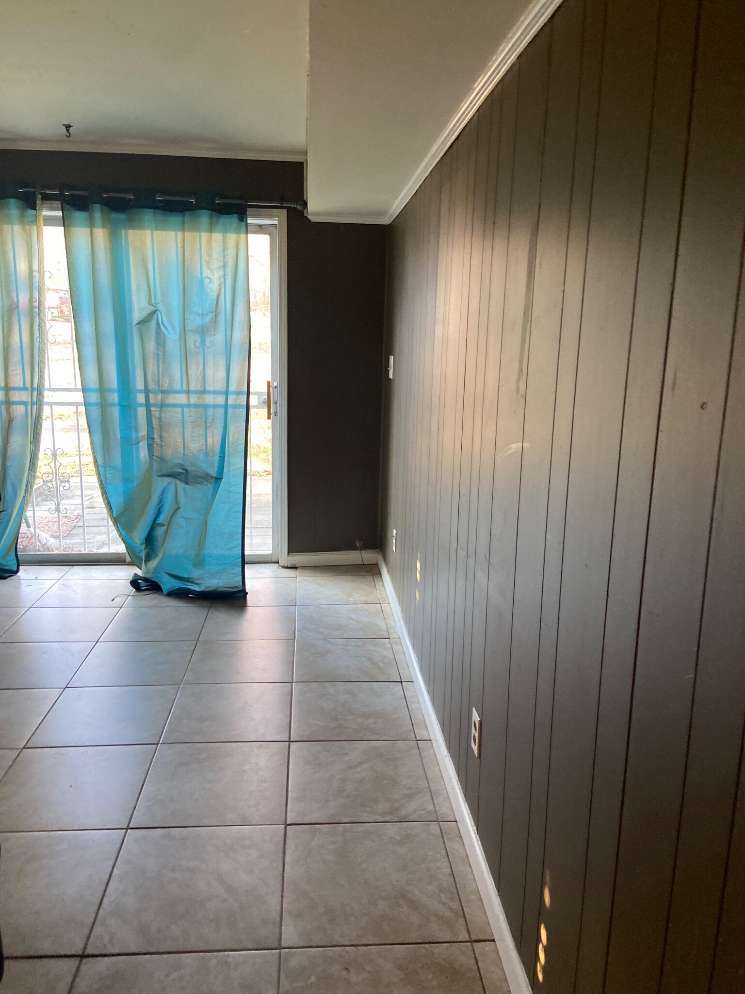 Building Photo - Room in Duplex on Valley Brook Dr