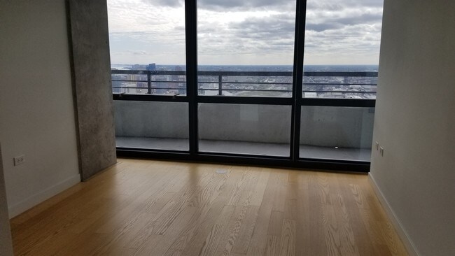 Building Photo - 235 W Van Buren St