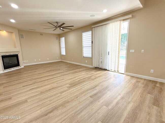 Building Photo - 1432 S Apache Dr