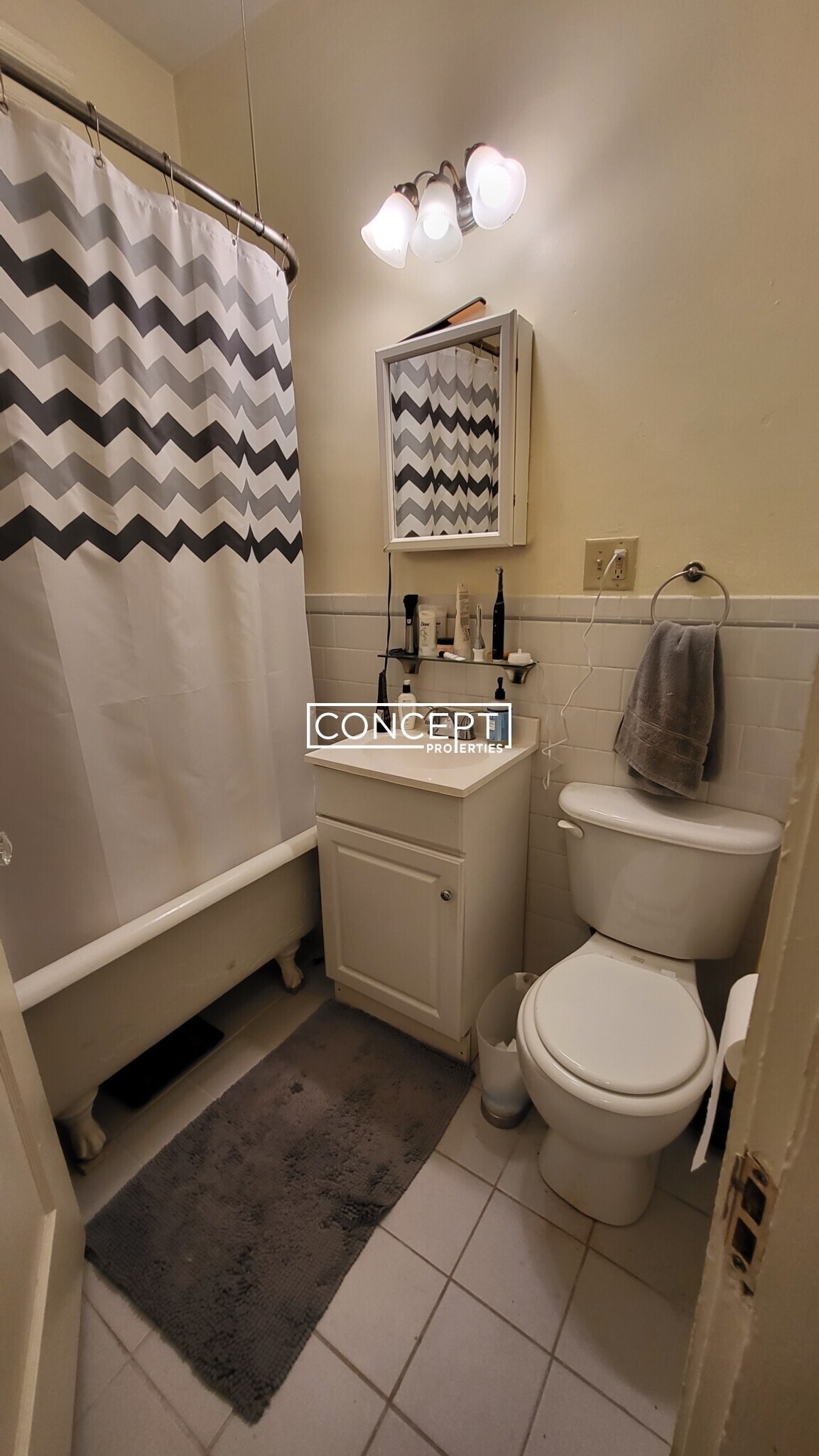 Building Photo - 100 Queensberry St