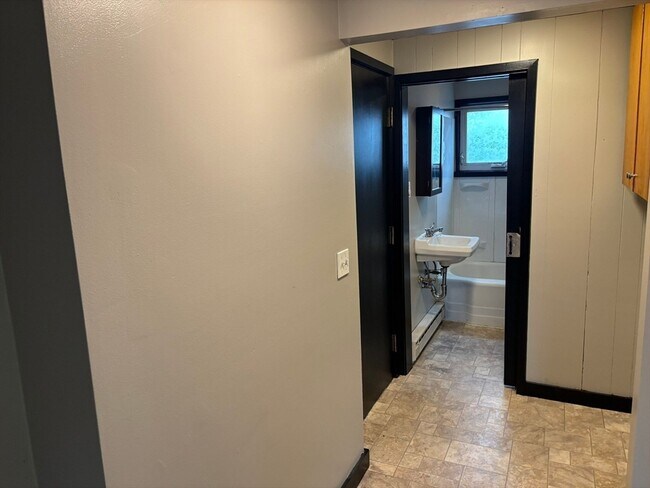 Building Photo - 1 Cheney St