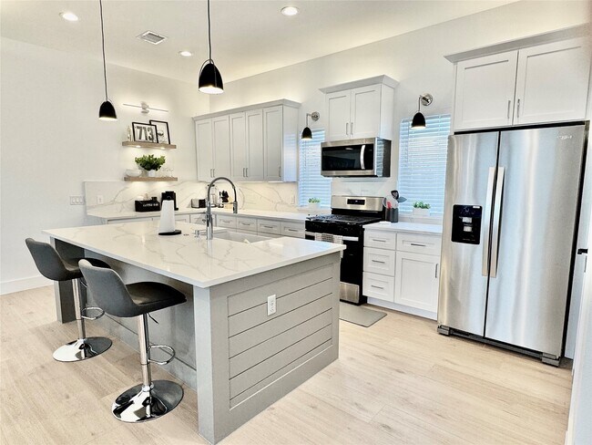 Building Photo - 4014 Hutchins St