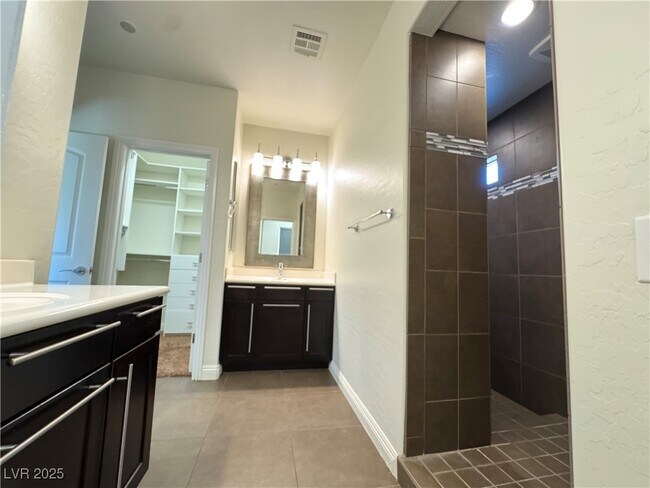 Building Photo - 2090 Morro Vista Dr