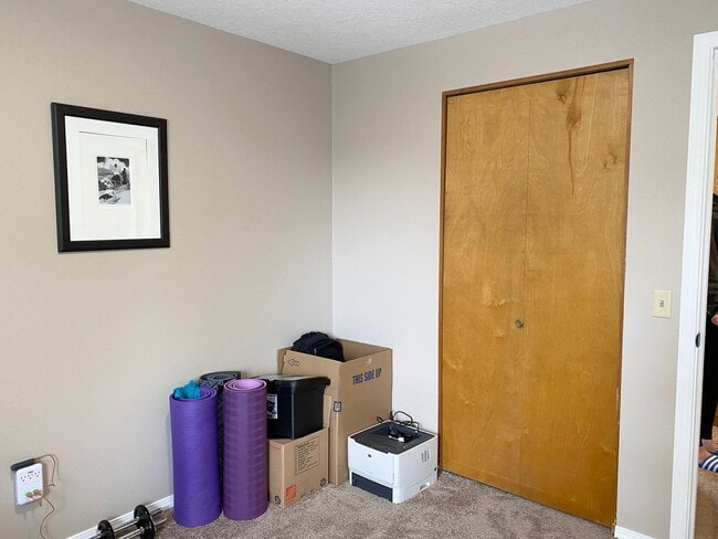 Building Photo - Lovely updated Bethany home