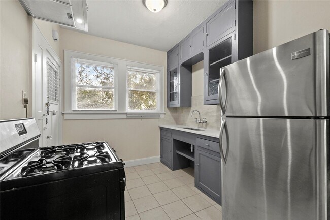 Building Photo - 436 Westmoreland St