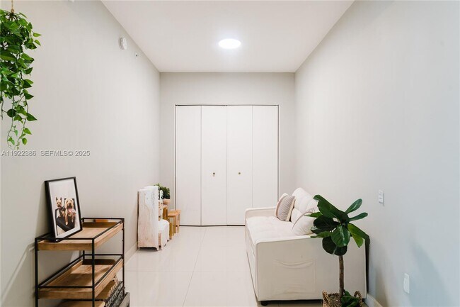 Building Photo - 488 NE 18th St