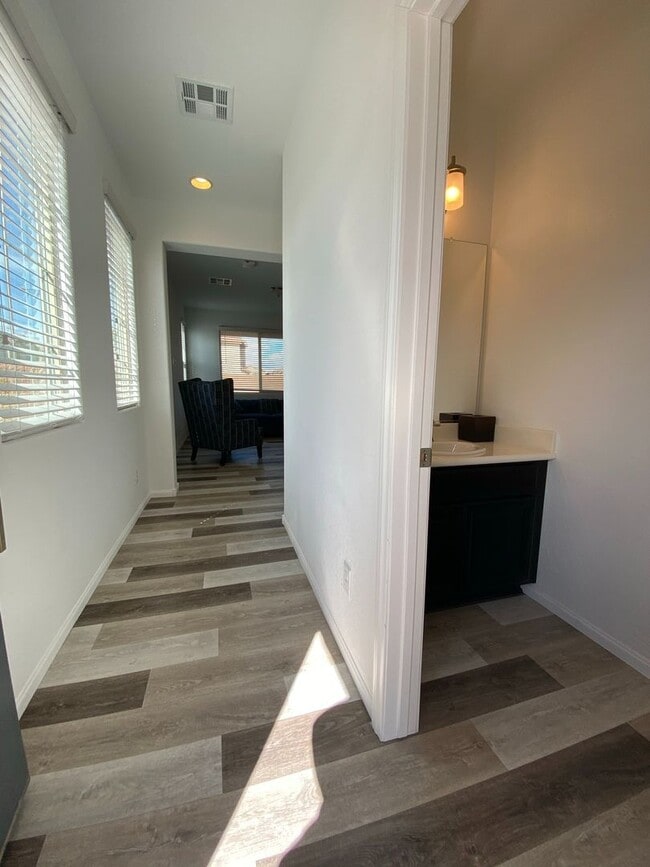Building Photo - Gorgeous Home in Gated Community!