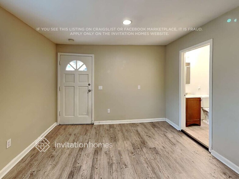 Building Photo - 12601 Mercer St