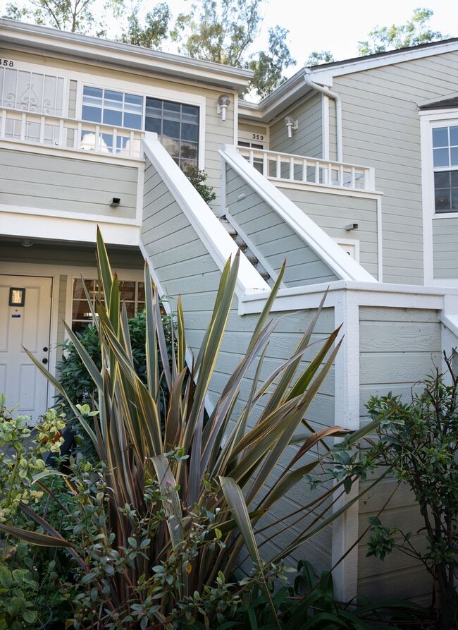 Building Photo - Spacious 1/1 Goleta Condo with Amenities!