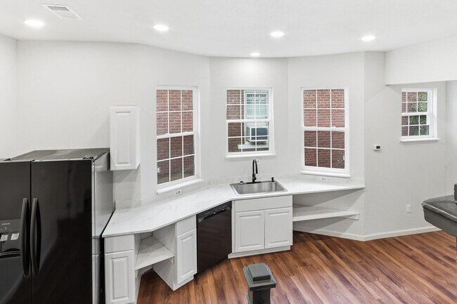 Building Photo - 69 N Tucker St