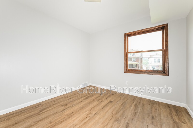 Building Photo - 901 Crescent Ave