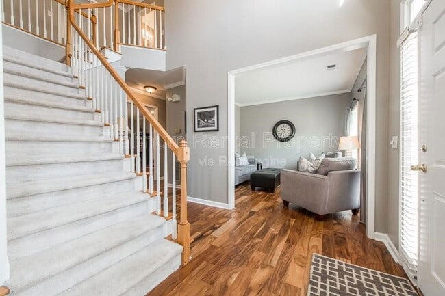 Building Photo - 925 Briars Bend