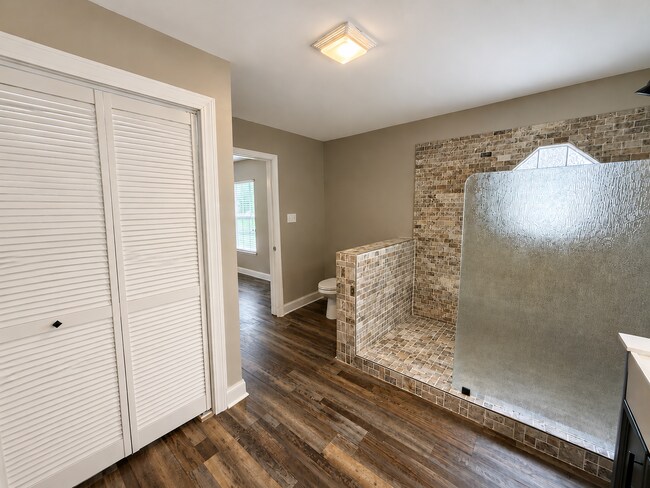 Building Photo - 2709 Montvale Rd