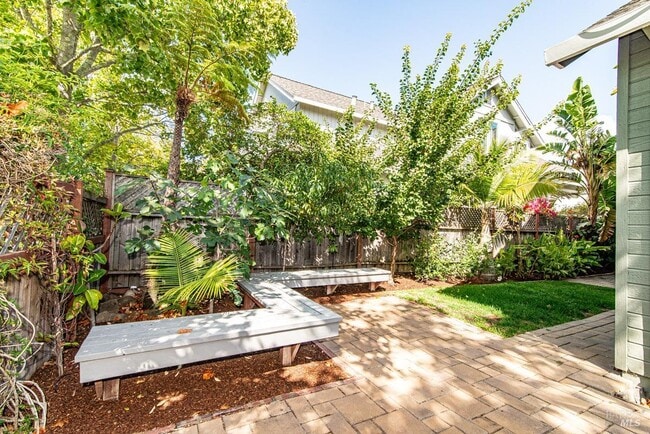 Building Photo - 23 Baypoint Dr