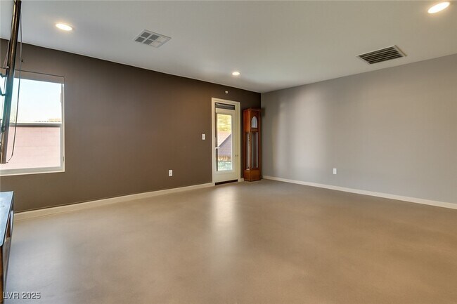 Building Photo - 10589 Acacia Park Pl