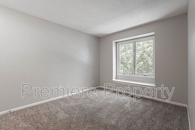 Building Photo - 14651 W 141st Dr