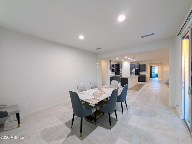 Building Photo - 5902 N 86th Dr