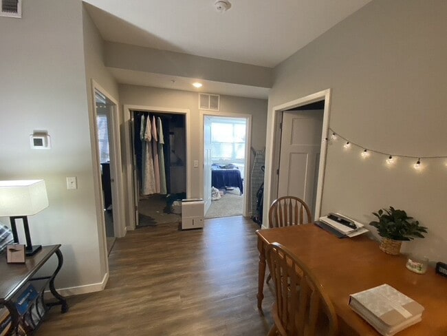 Building Photo - Great Location two-bed/two-bath off Greenway in Longfellow!