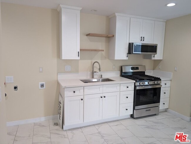 Building Photo - 317 W 111th St