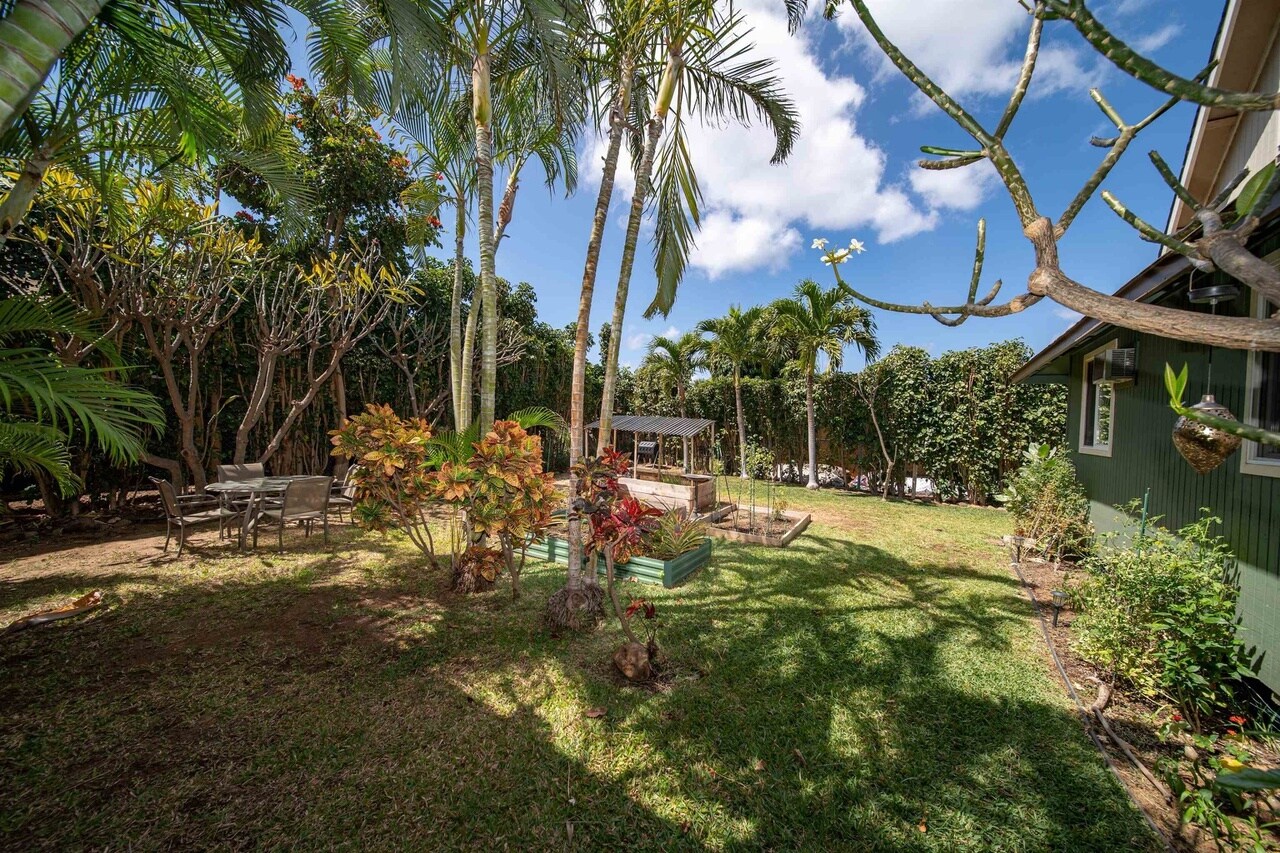 peaceful backyard - 30 Kaikane Pl
