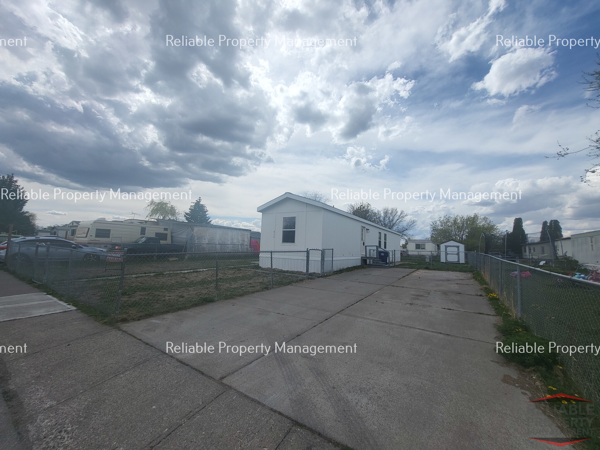 Building Photo - 850 Eden Dr