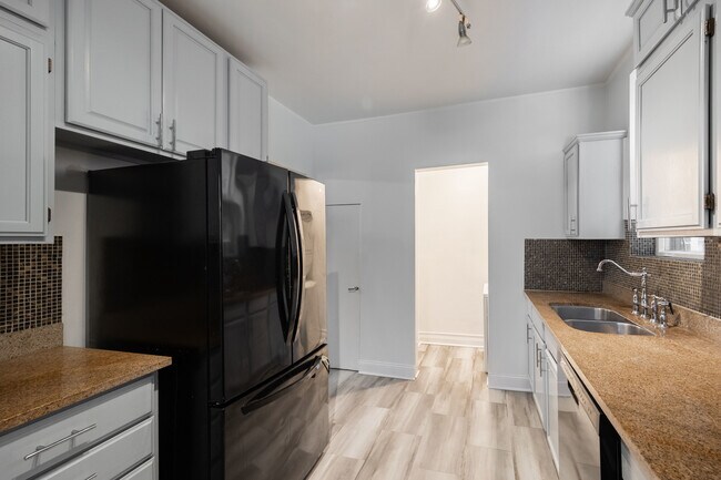 Building Photo - 1432 W Jonquil Terrace