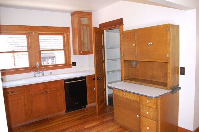 Building Photo - FIGUEROA