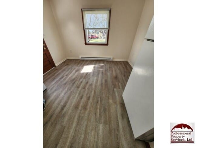 Building Photo - Country Living Near Commuter Routes