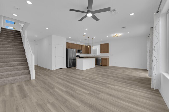 Building Photo - 10239 Estancia Hl St