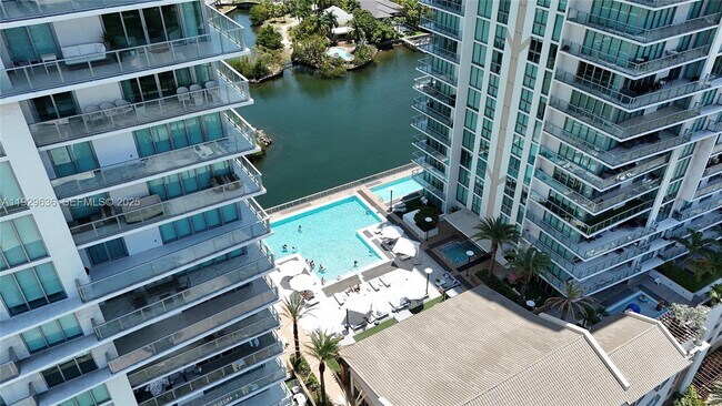 Building Photo - 300 Sunny Isles Blvd