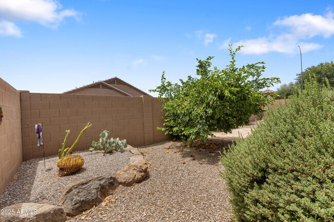 Building Photo - 10831 E Sylvan Ave