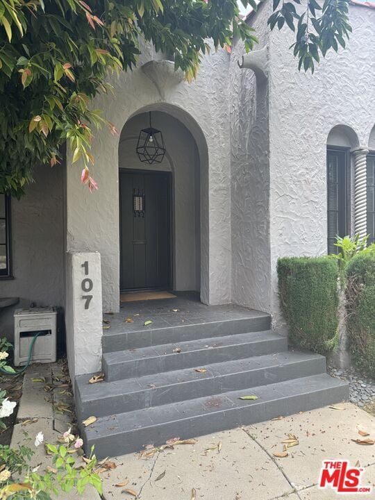 Building Photo - 107 S Lucerne Blvd