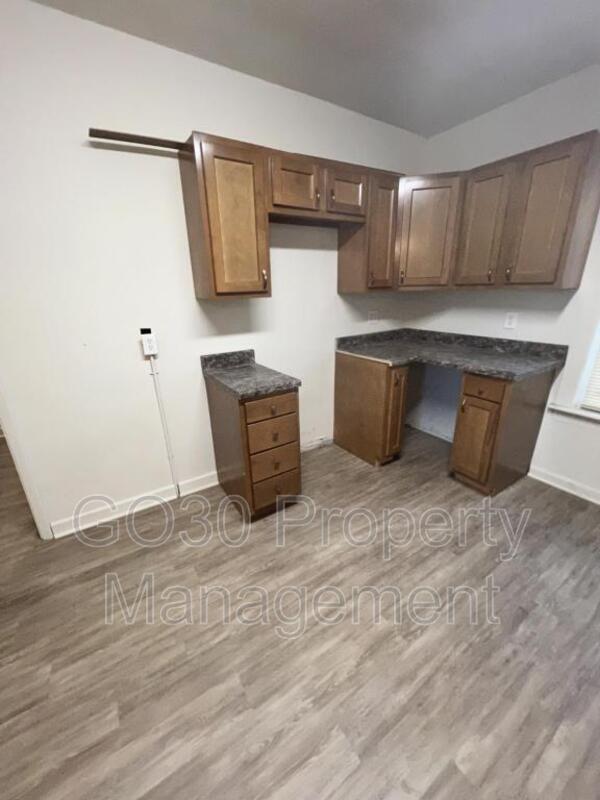 Building Photo - 403 Steel St