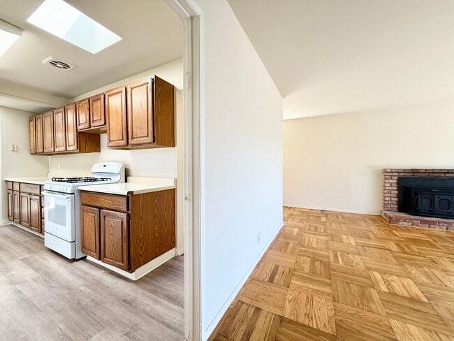Building Photo - Spacious Ranch-Style Home with Bonus Room ...