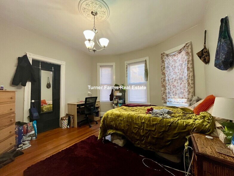 Building Photo - 83 Wensley St