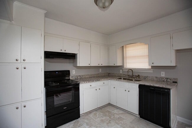 Building Photo - 2920 S Bryant St