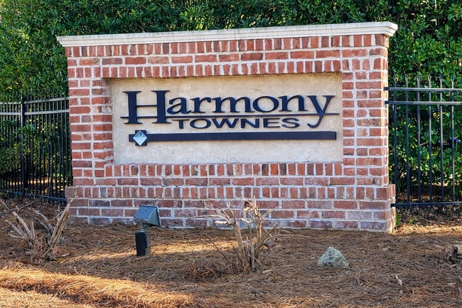 Building Photo - Townhome In Harmony Townes